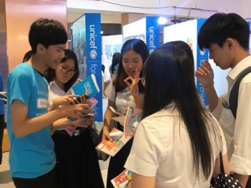 อาสากับยูนิเซฟที่งานอีเว้นท์ เพื่อช่วยลดความเหลื่อมล้ำทางการศึกษา